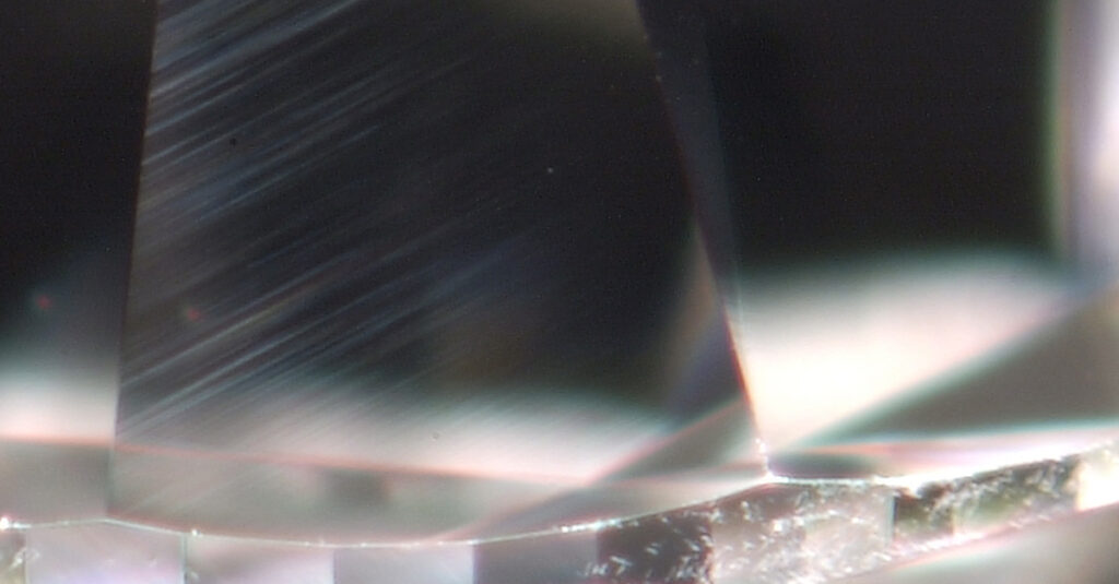 Bild som visar en polishdefekt på en diamant